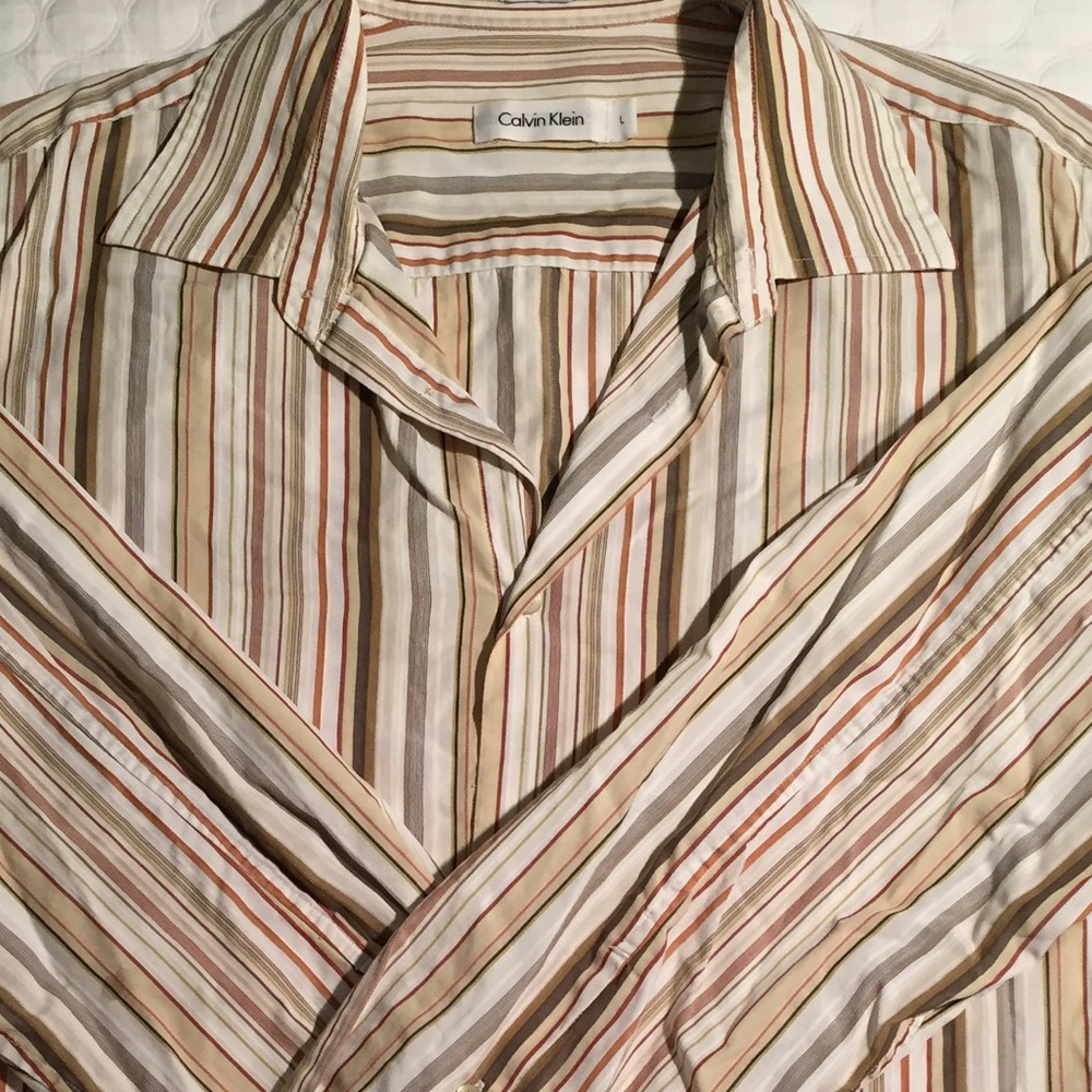 MENS CALVIN KLEIN SHIRT. FLAWLESS. GREAT PATTERN.